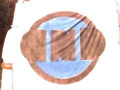 Dit is de grote DND vlag die aan de achterkant 
van het campertje van de ouders van T_I hangt.